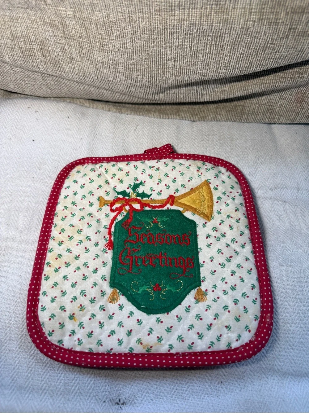 Vintage Christmas Pot Holder Seasons Greetings Embroidered Holiday Trivet